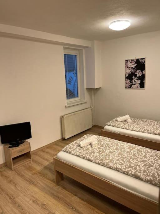 Bada Bing Plaza Appartement Bratislava Buitenkant foto
