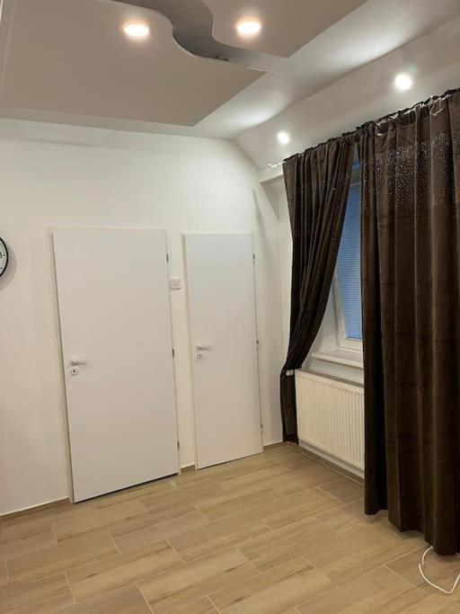 Bada Bing Plaza Appartement Bratislava Buitenkant foto