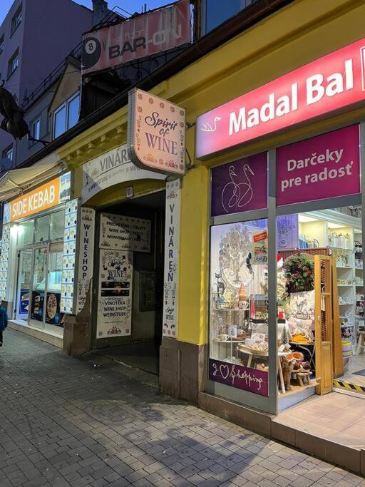 Bada Bing Plaza Appartement Bratislava Buitenkant foto
